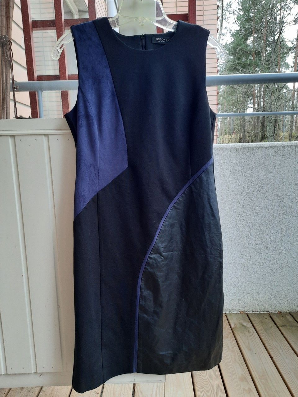 Uusi sinimusta mekko. Koko 36/S