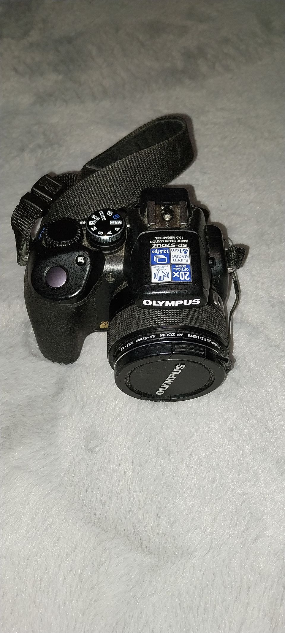 Olympus SP-570UZ Kompaktikamera