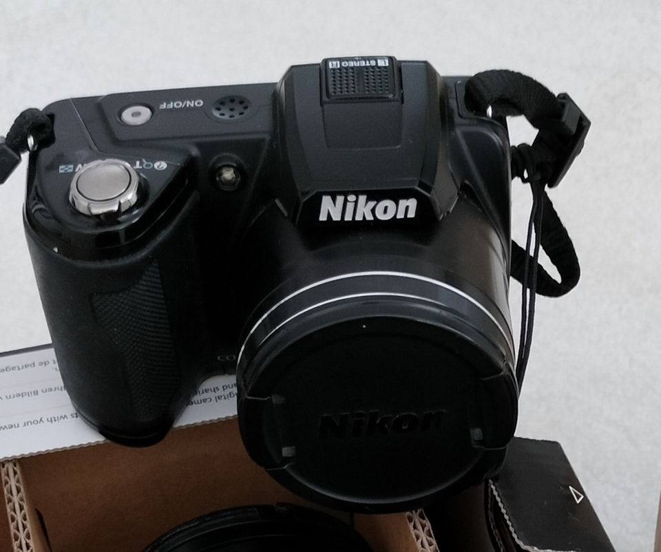 Nikon kompaktikamera+tarvikkeet