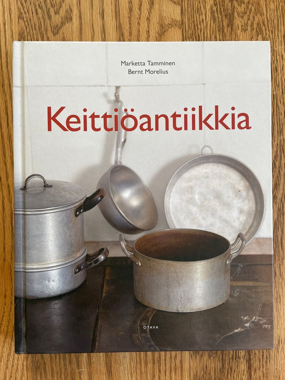 Keittiöantiikkia- kirja