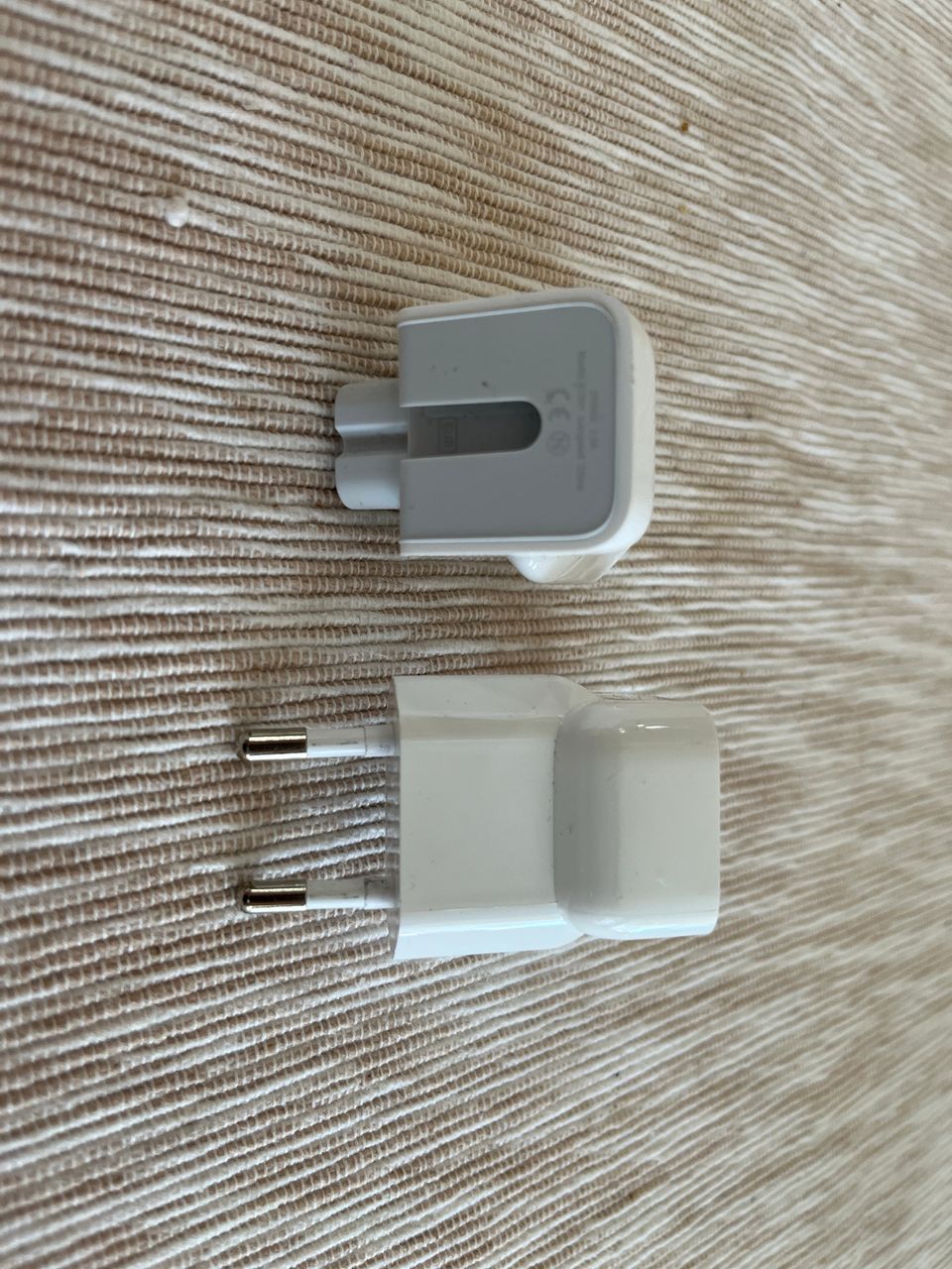 Matka-adapteri Apple Macbook laturiin (2kpl)