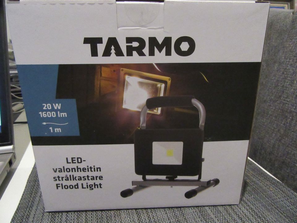 TARMO LED-VALONHEITIN 20W  UUSI