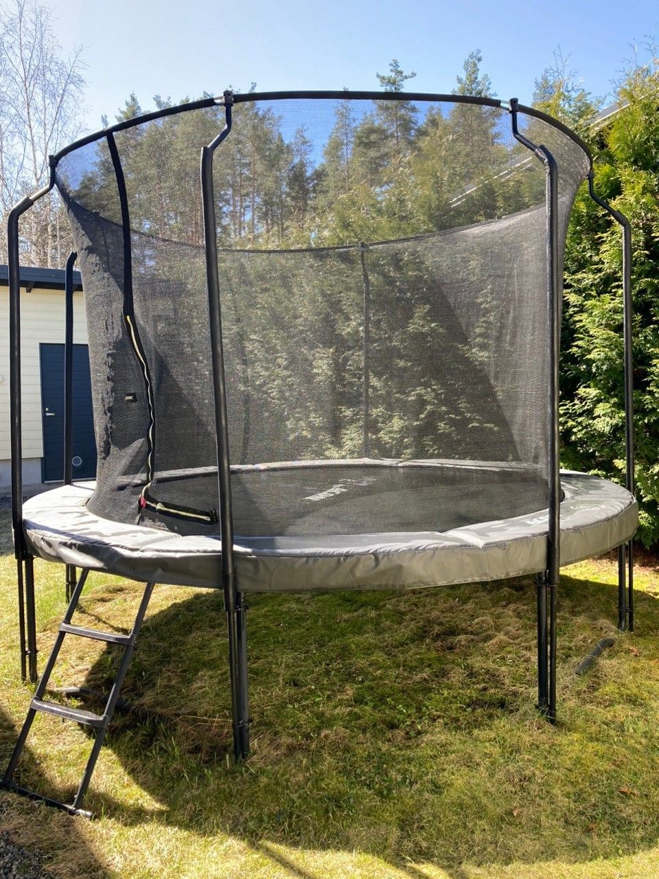 ACON Air 3,7 Black Frame trampoliini, varattu