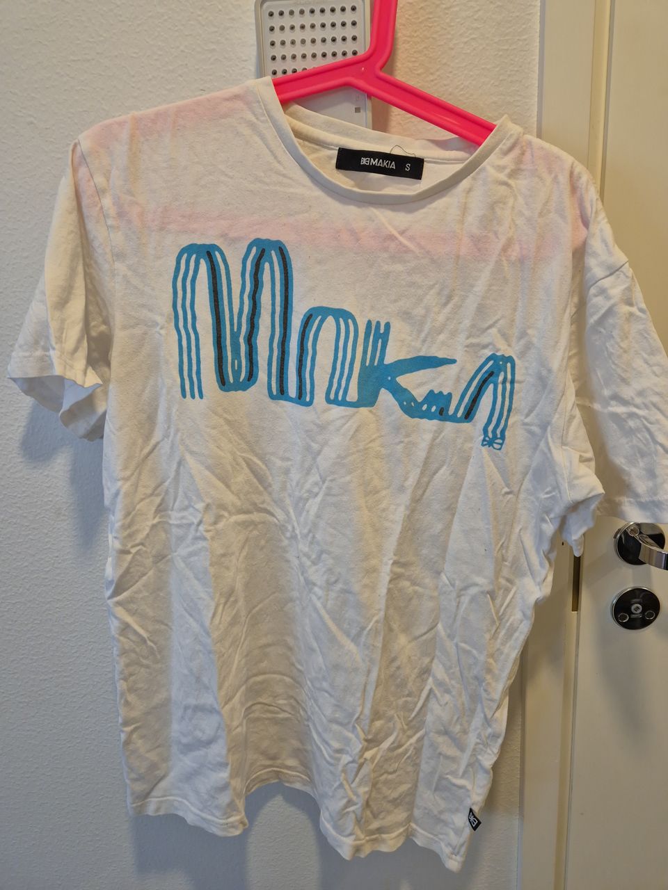 Myydään Makian T-paita