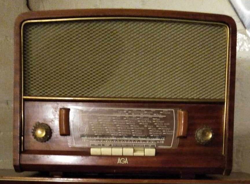 AGA vanha radio