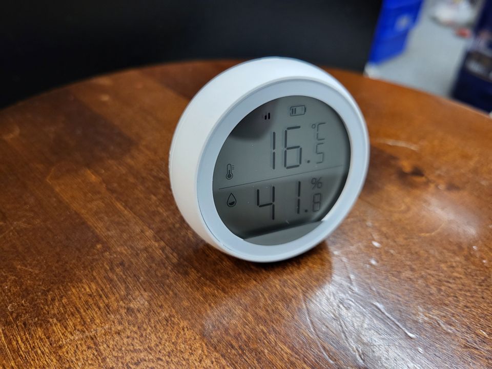 2kpl Zigbee lämpötila- ja kosteusmittarit LCD-näytöllä