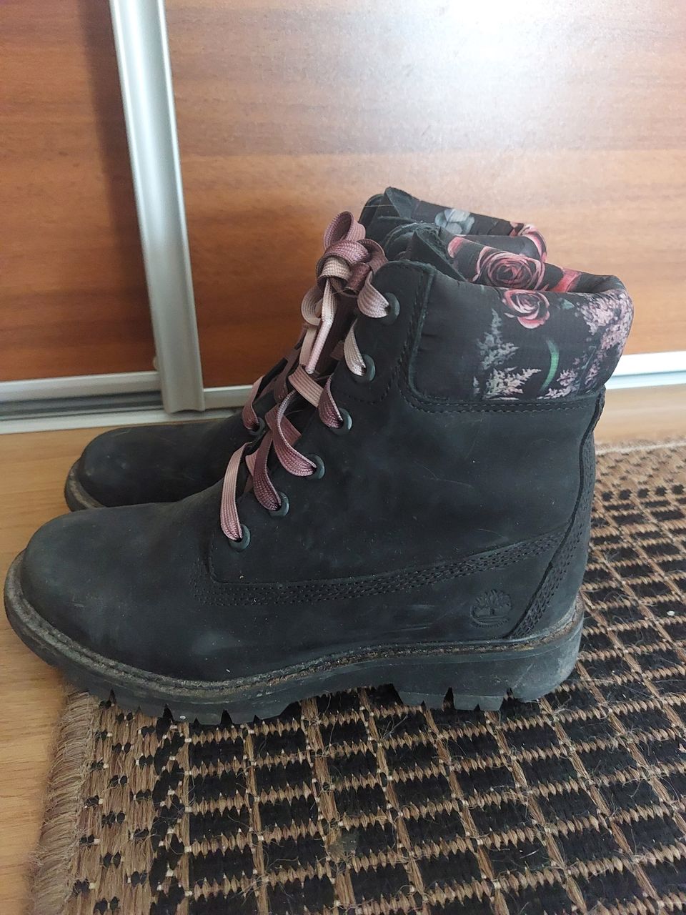 Timberland pinkki mustat kengät