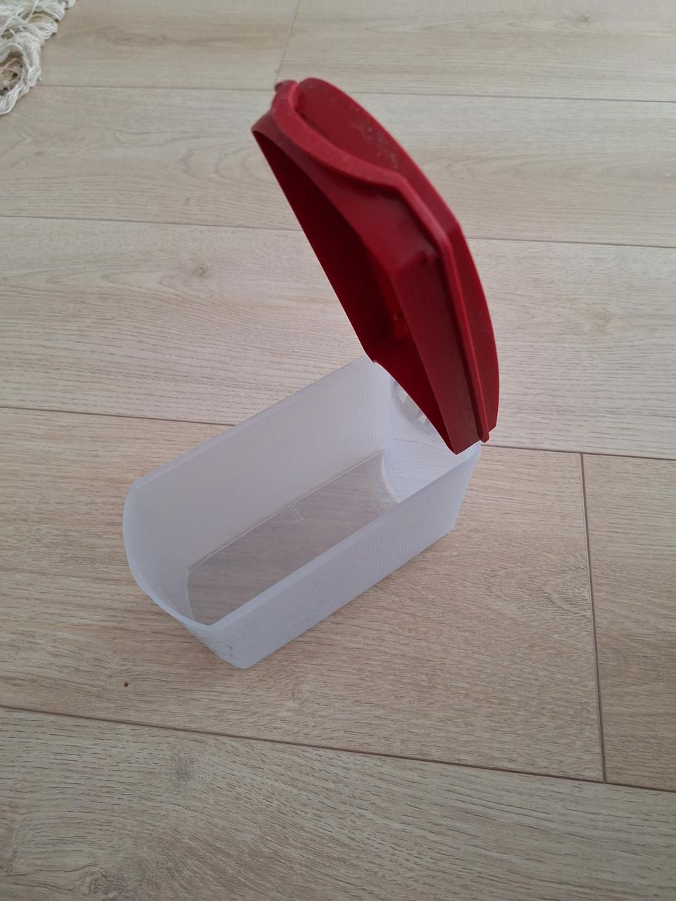 Tupperware astia