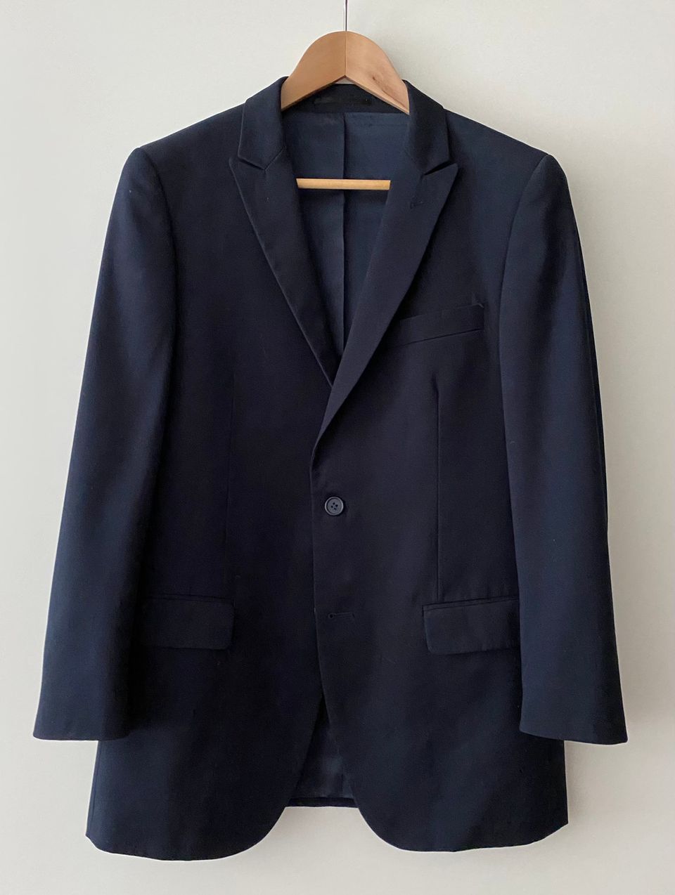 Tummansininen puvun takki noin 170cm