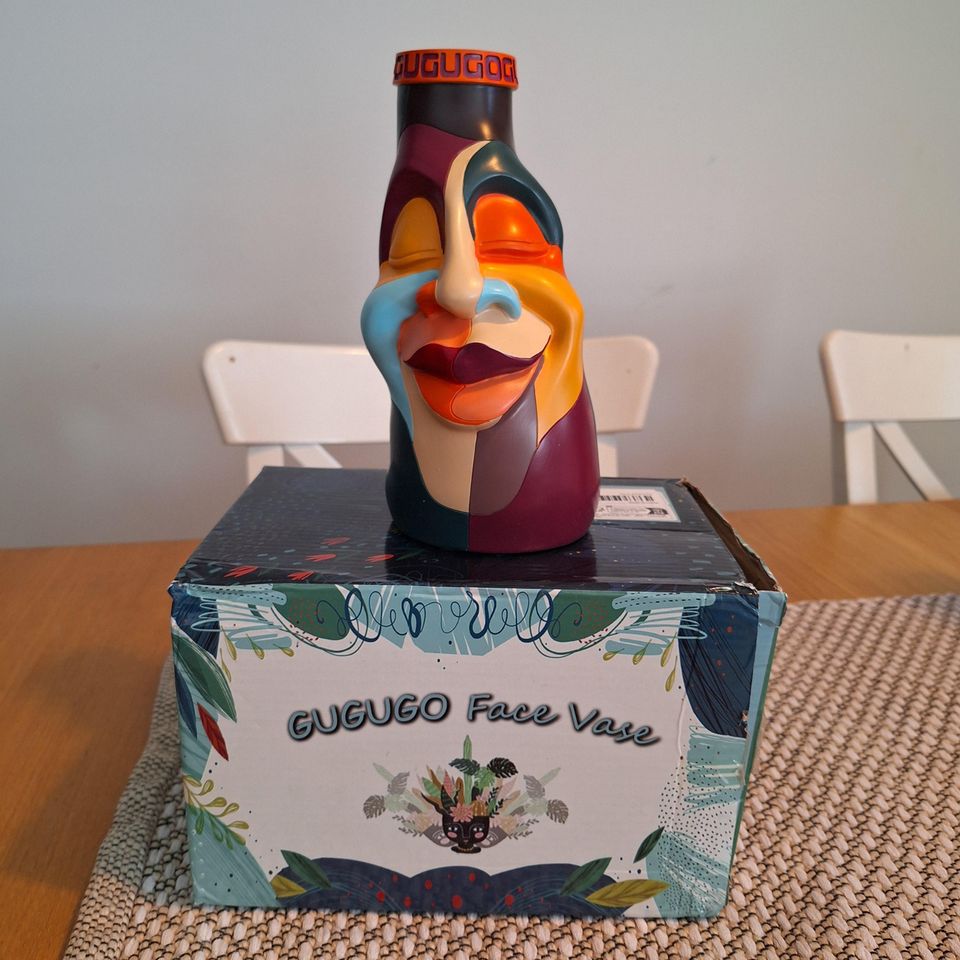 Gugungo Face Vase