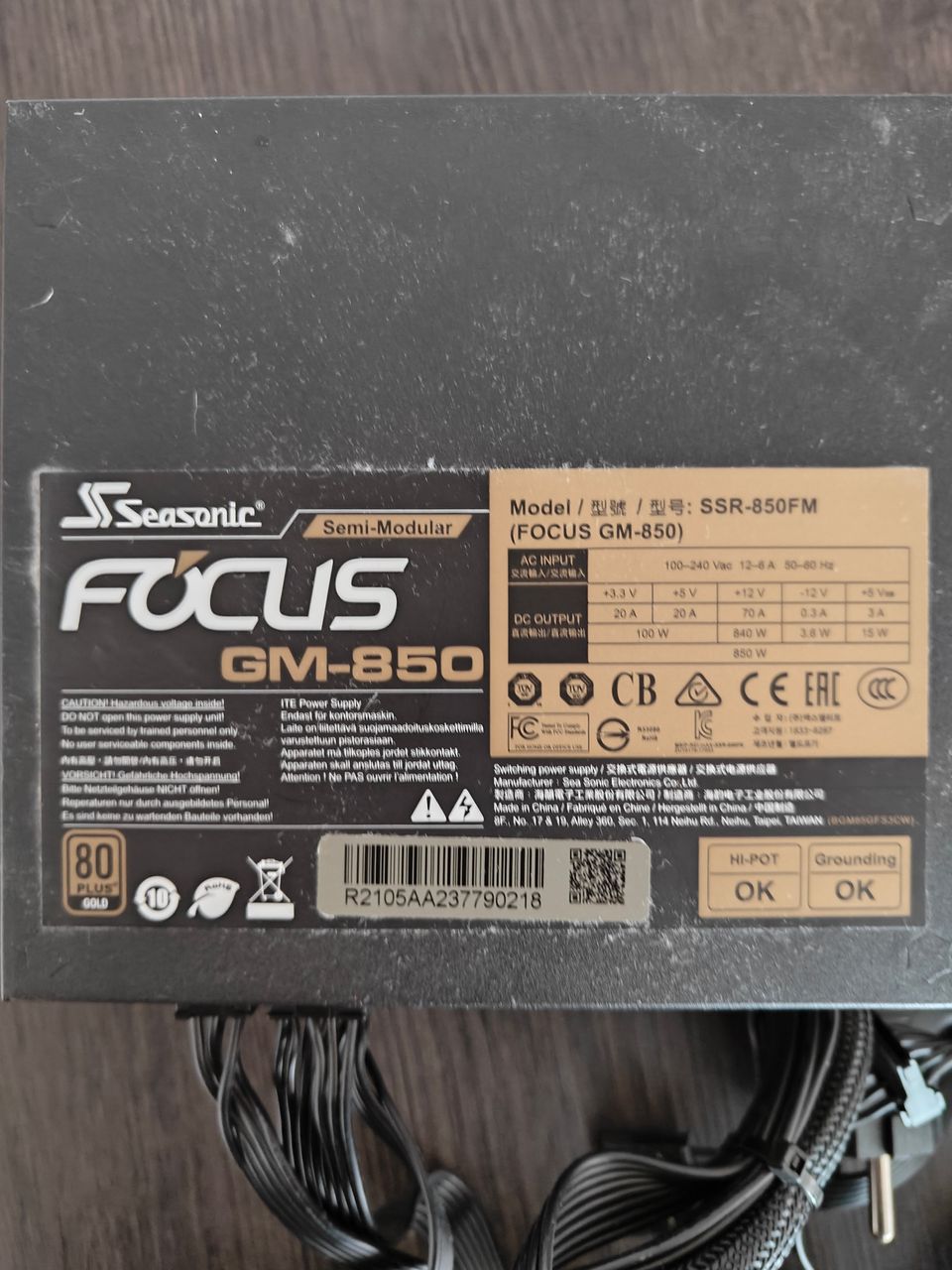 Seasonic FOCUS GM-850, semimodulaarinen ATX-virtalähde, 80 Plus Gold, musta