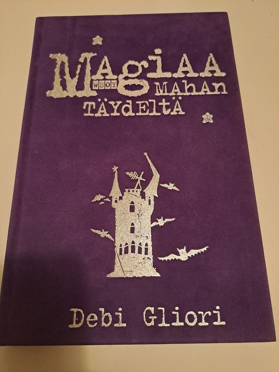 Debi Gliori, magiaa mahan täydeltä,wsoy2002