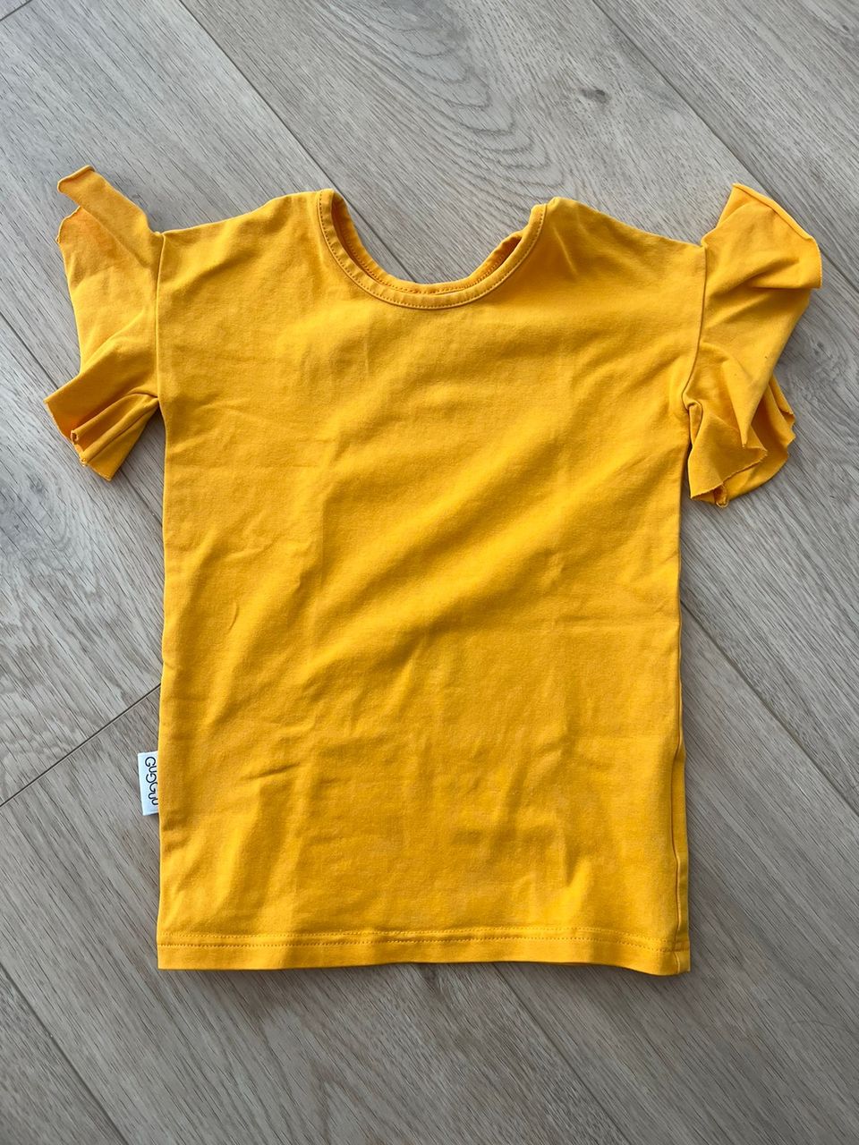 Gugguun keltainen t-paita