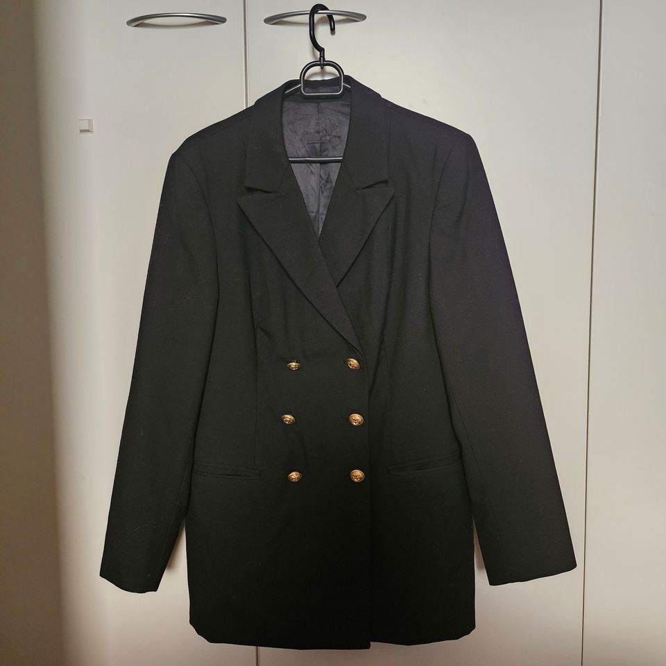 Naisten uniformu tyylinen takki