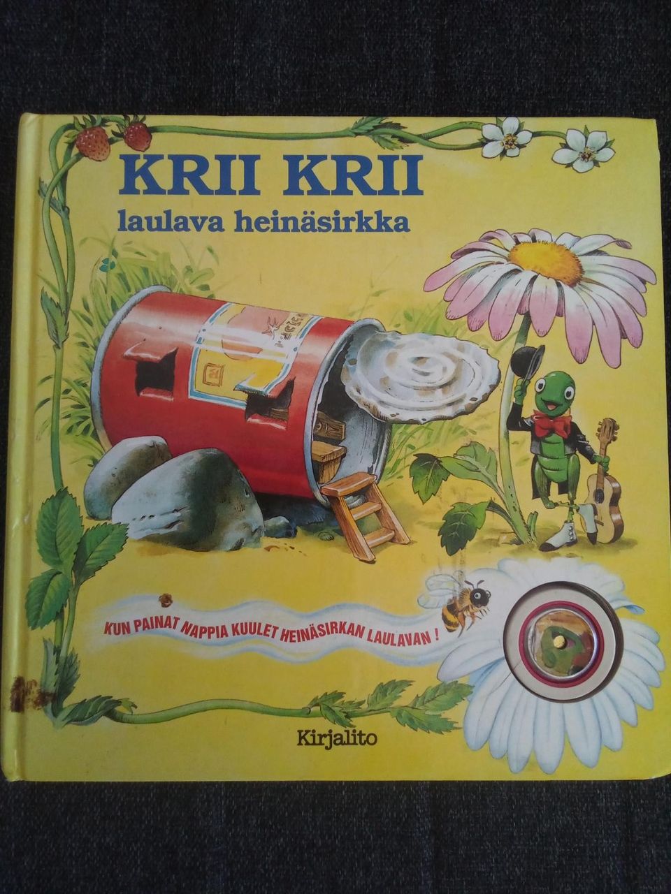 Krii Krii laulava heinäsirkka kovakantinen