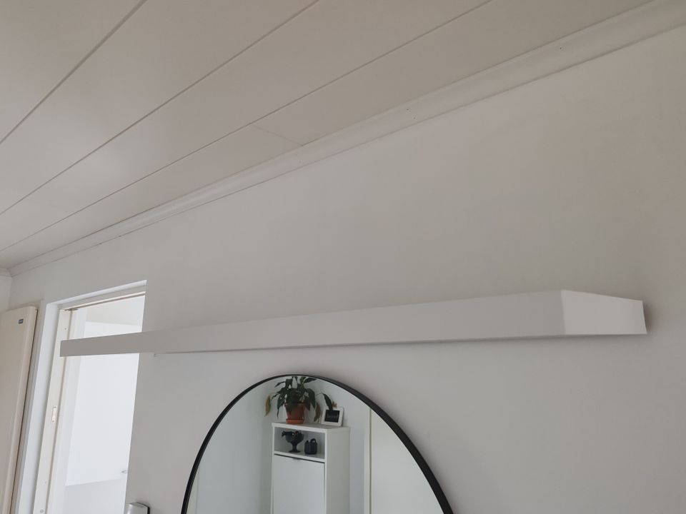 Valkoinen seinähylly 120cm