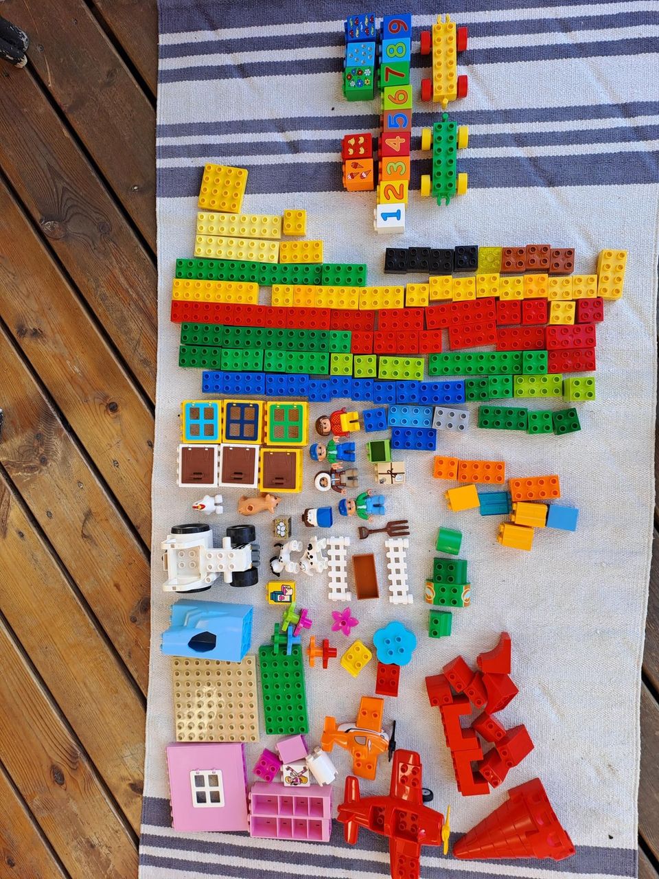 Valikoima sekalaisia Lego Duploja