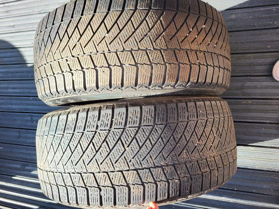 2 kpl Continental 225/50R17 kitkarenkaat