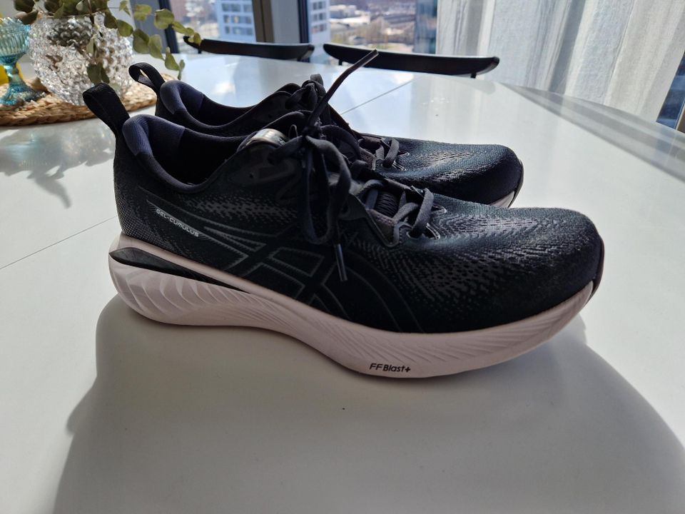 Asics Gel-Cumulus juoksukengät (koko 45, lähes käyttämättömät)