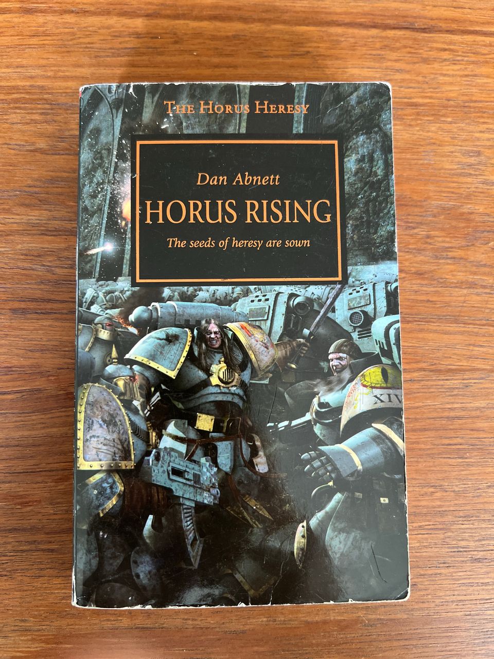 Horus Rising - Dan Abnet - the Horus Heresy kirjasarjan kirja