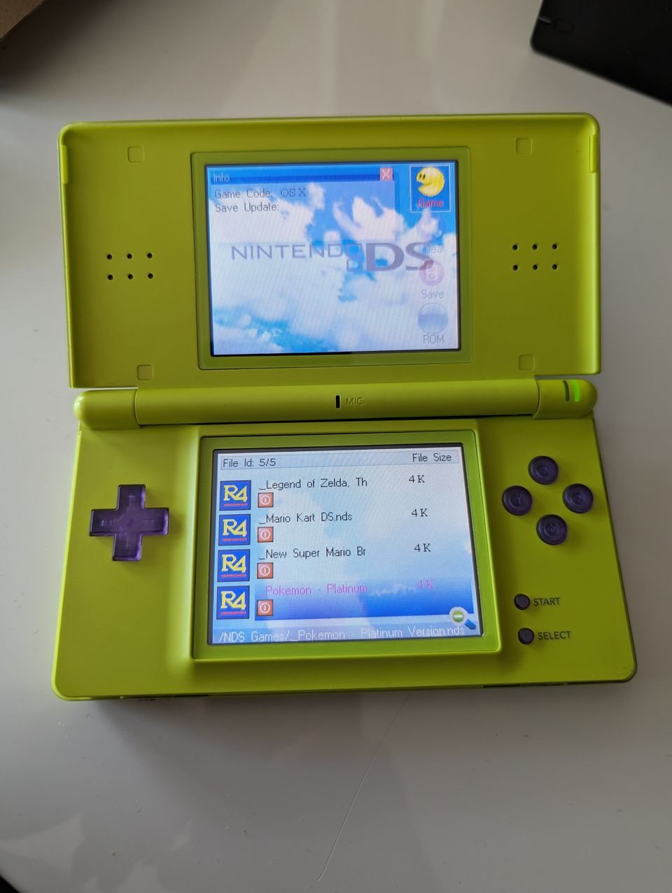 Nintendo DS Lite + R4 Modikortti