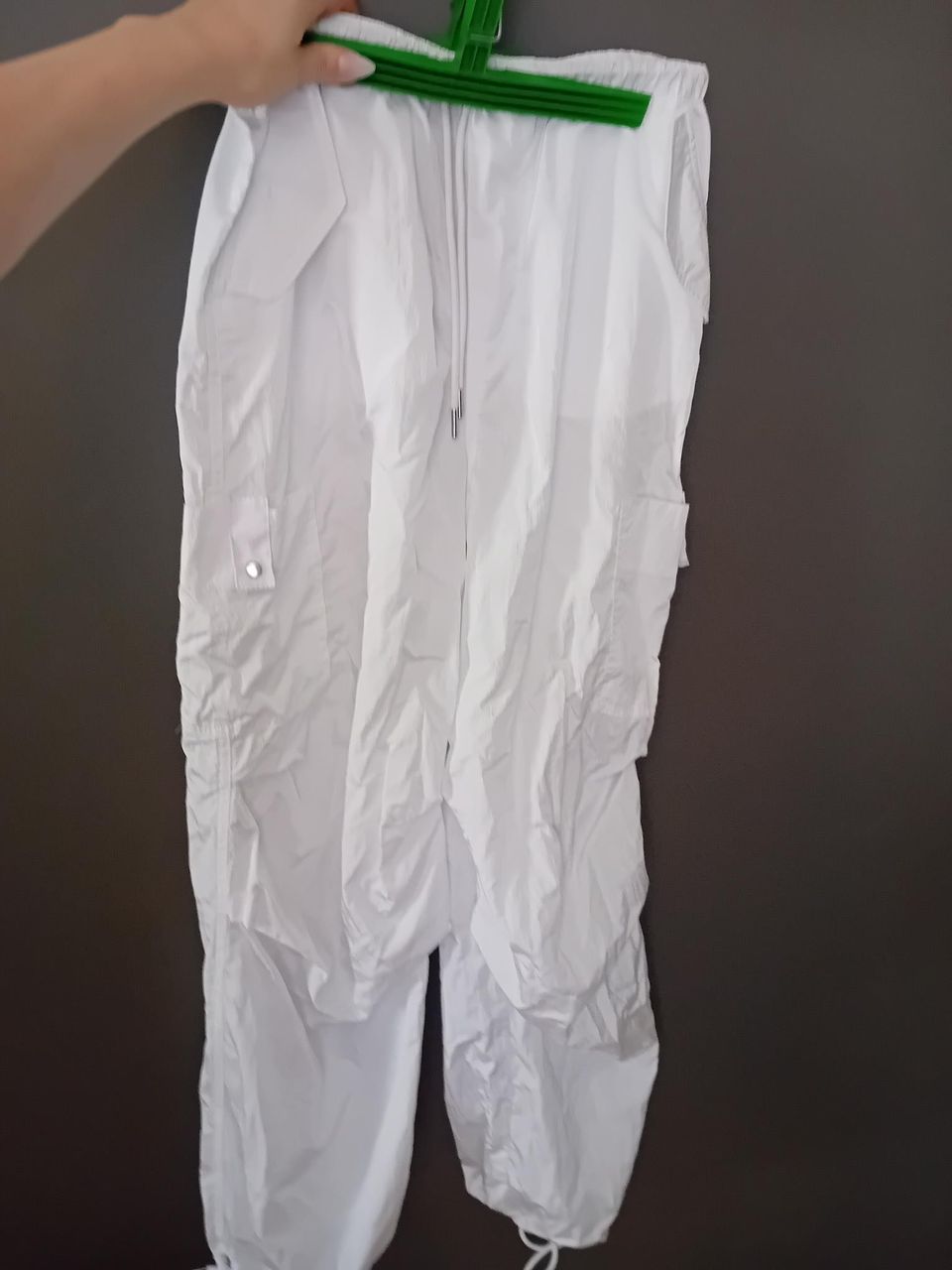 Valkoiset housut