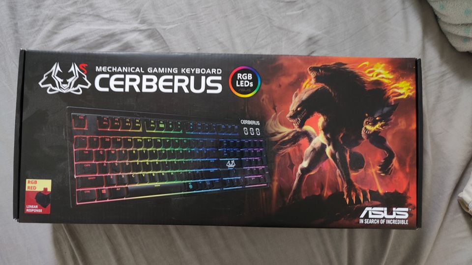 Asus Cerberus Mech RGB -näppäimistö