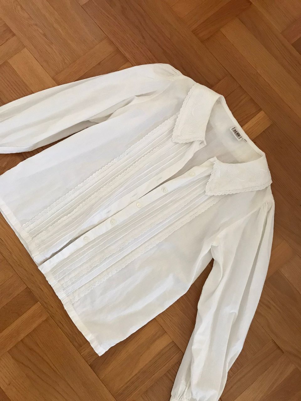 Valkoinen tyttöjen paitapusero