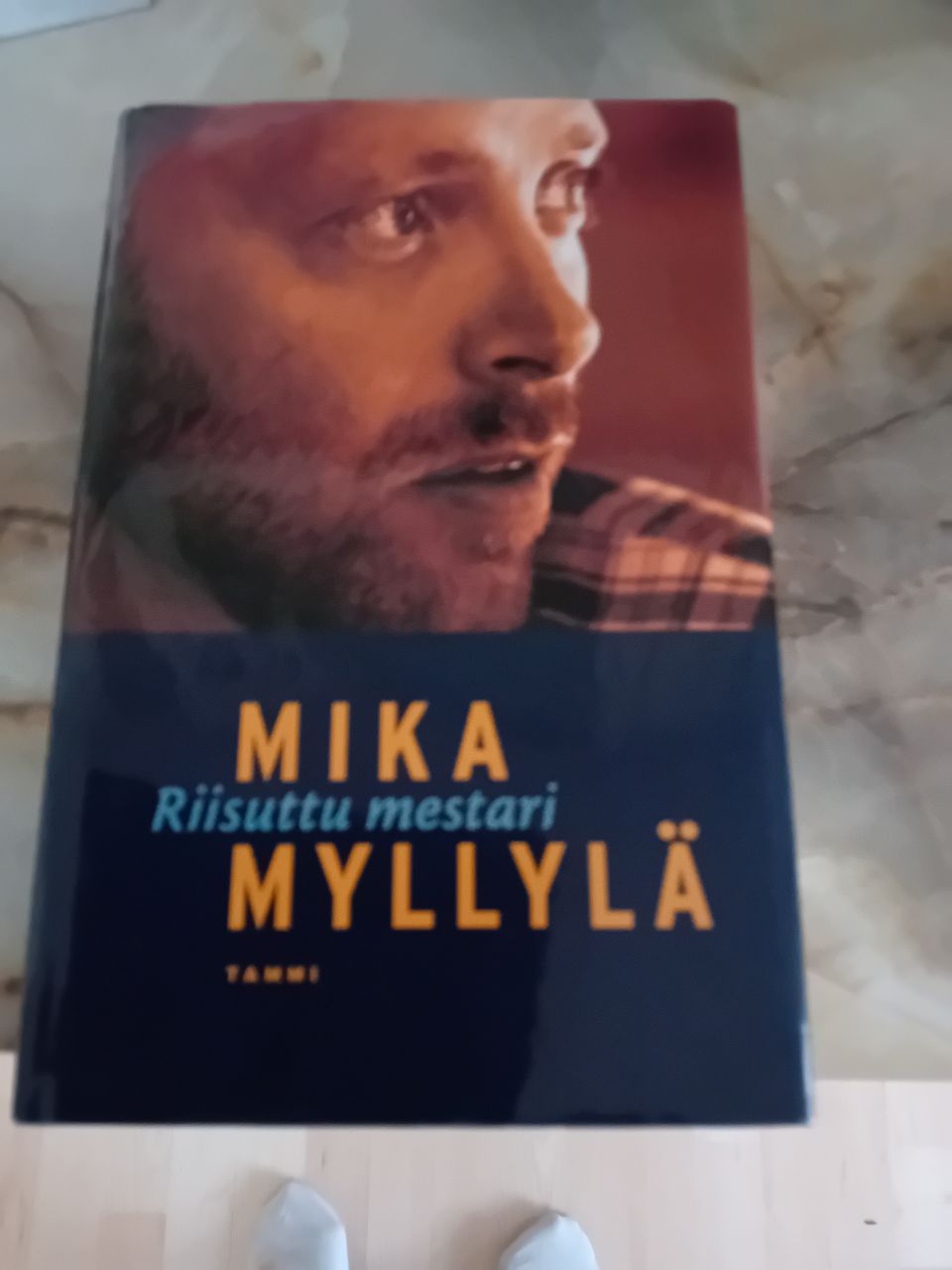 Mika Myllylä (Riisuttu mestari) kirja