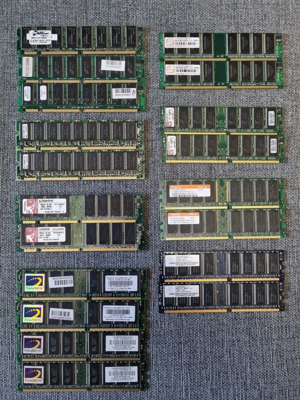 Vanhoja SDRAM ja DDR muisteja 19kpl