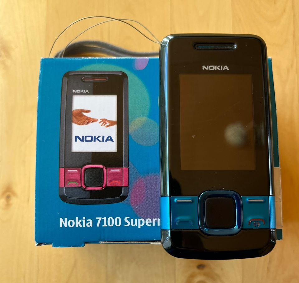 Uudenveroinen Nokia 7100 Supernova alkuperäispakkauksessa