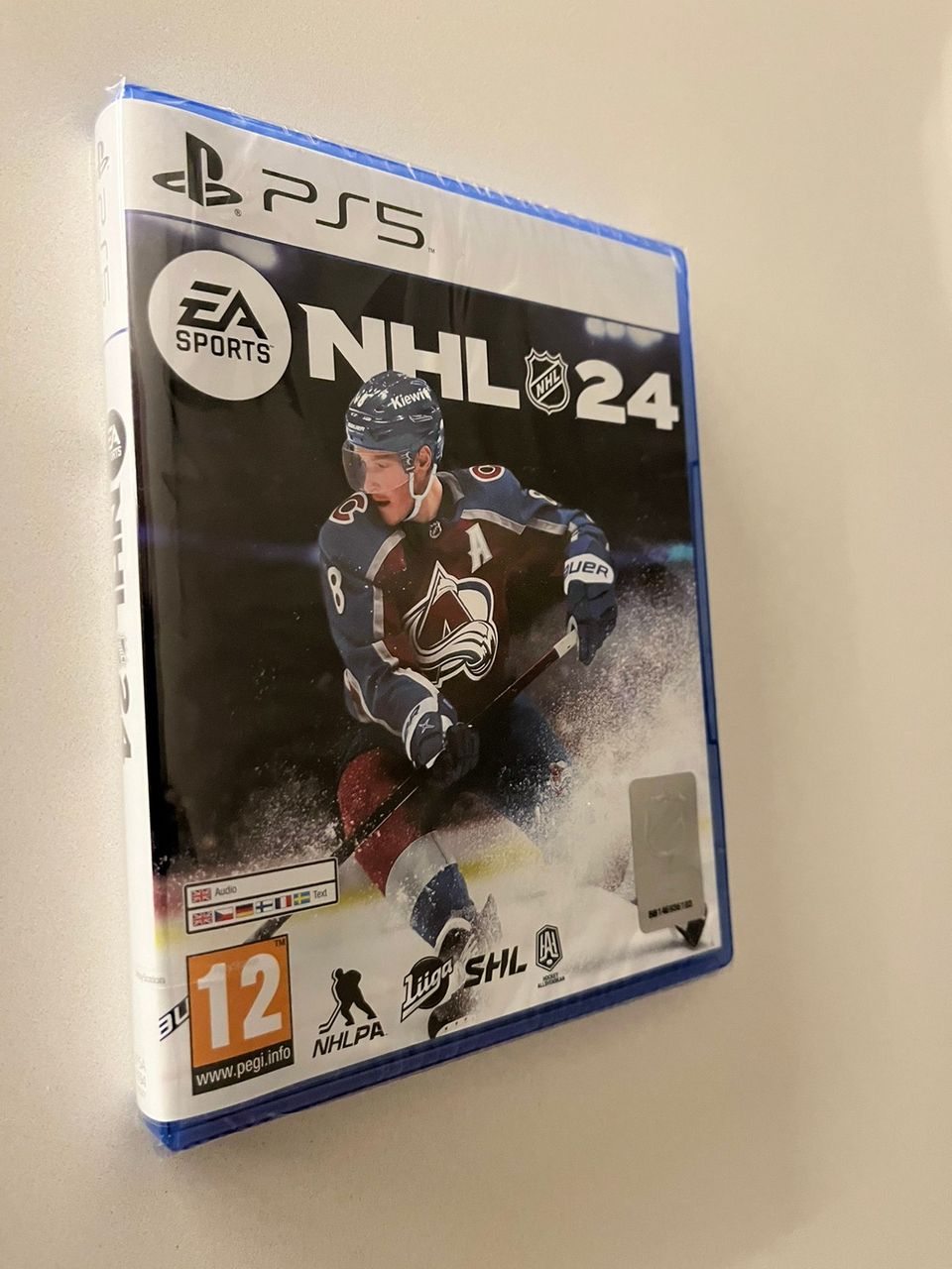 NHL 24 PS5-peli muovikuorissa avaamaton