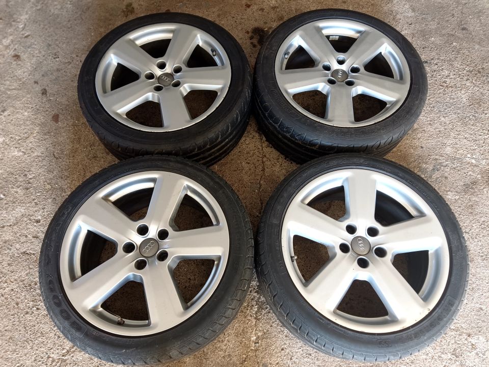 245/40 18" kesärenkaat 5x112 jaolla. Audin alkuperäiset, sopii Vw, Skoda, Seat