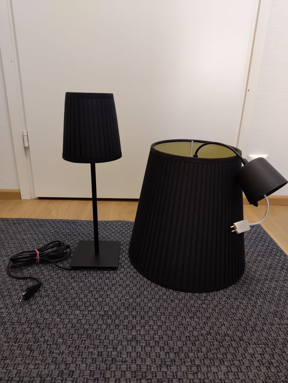 Musta Ikea-valaisinsetti