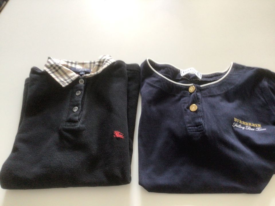 2 x Burberry paitoja musta s ja sininen m yhteensä 40euroa