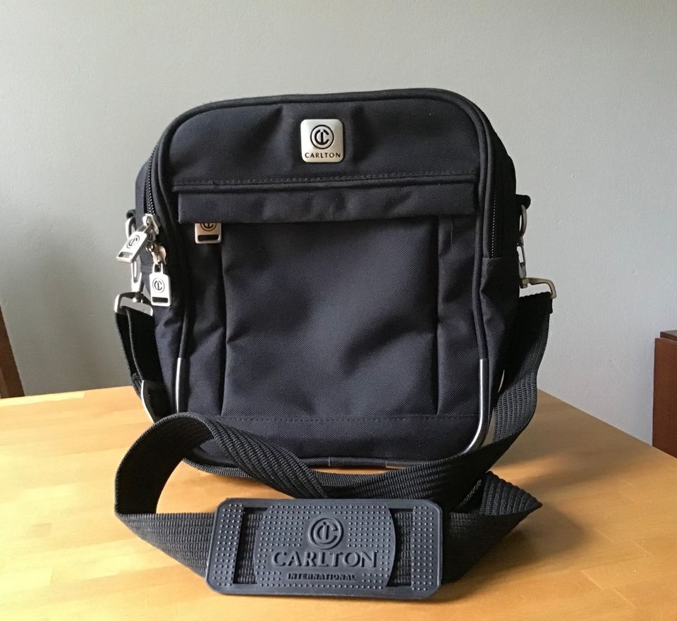Musta Carlton Travelbag ( 23 x 28 cm )