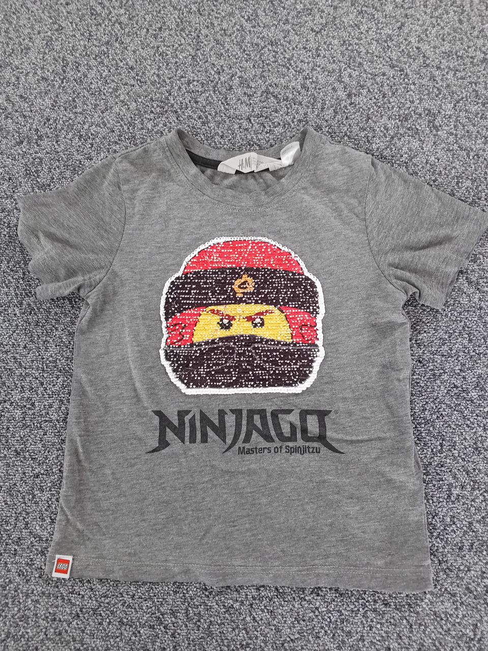 104 cm LEGO Ninjago T-paita kääntökuvalla