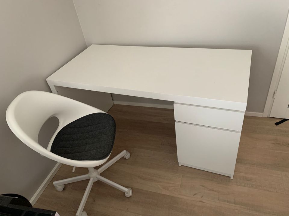 Ikean Malm työpöytä