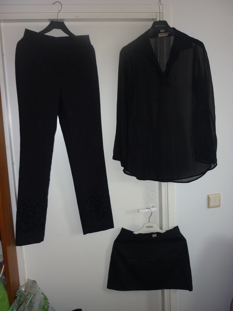 Mustat housut ja tunika