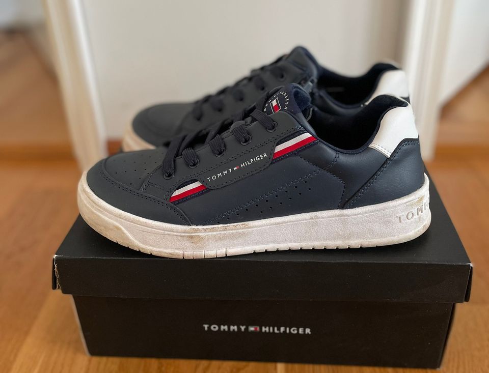 Tommy Hilfiger tennarit