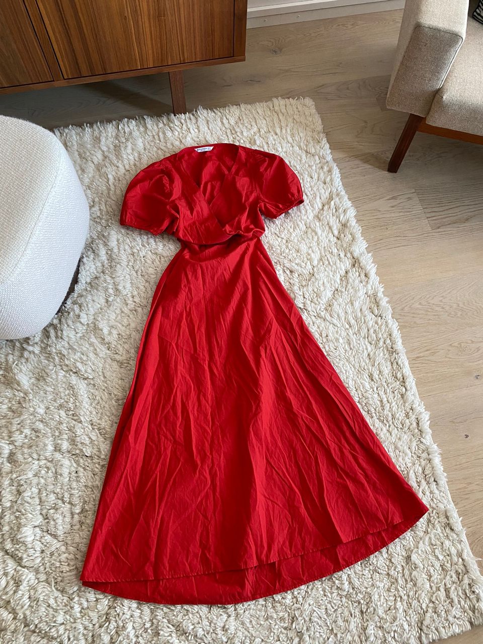 Punainen upea mekko puuvillaa