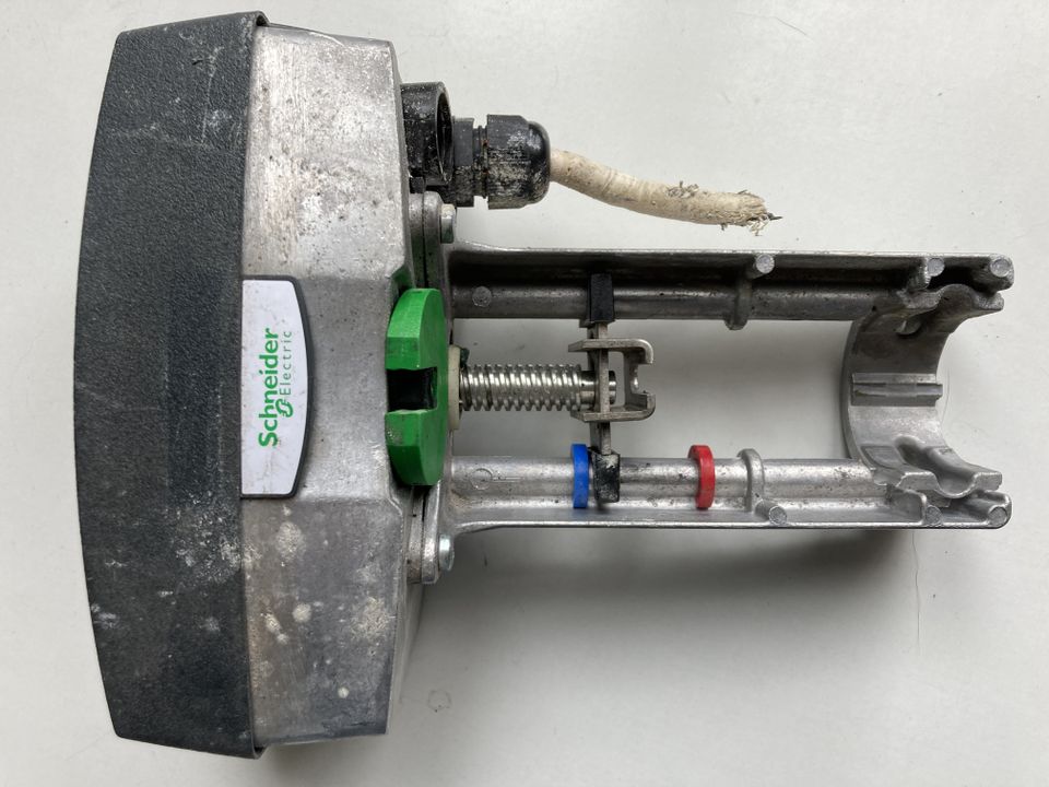 Schneider M800 actuator / toimilaite