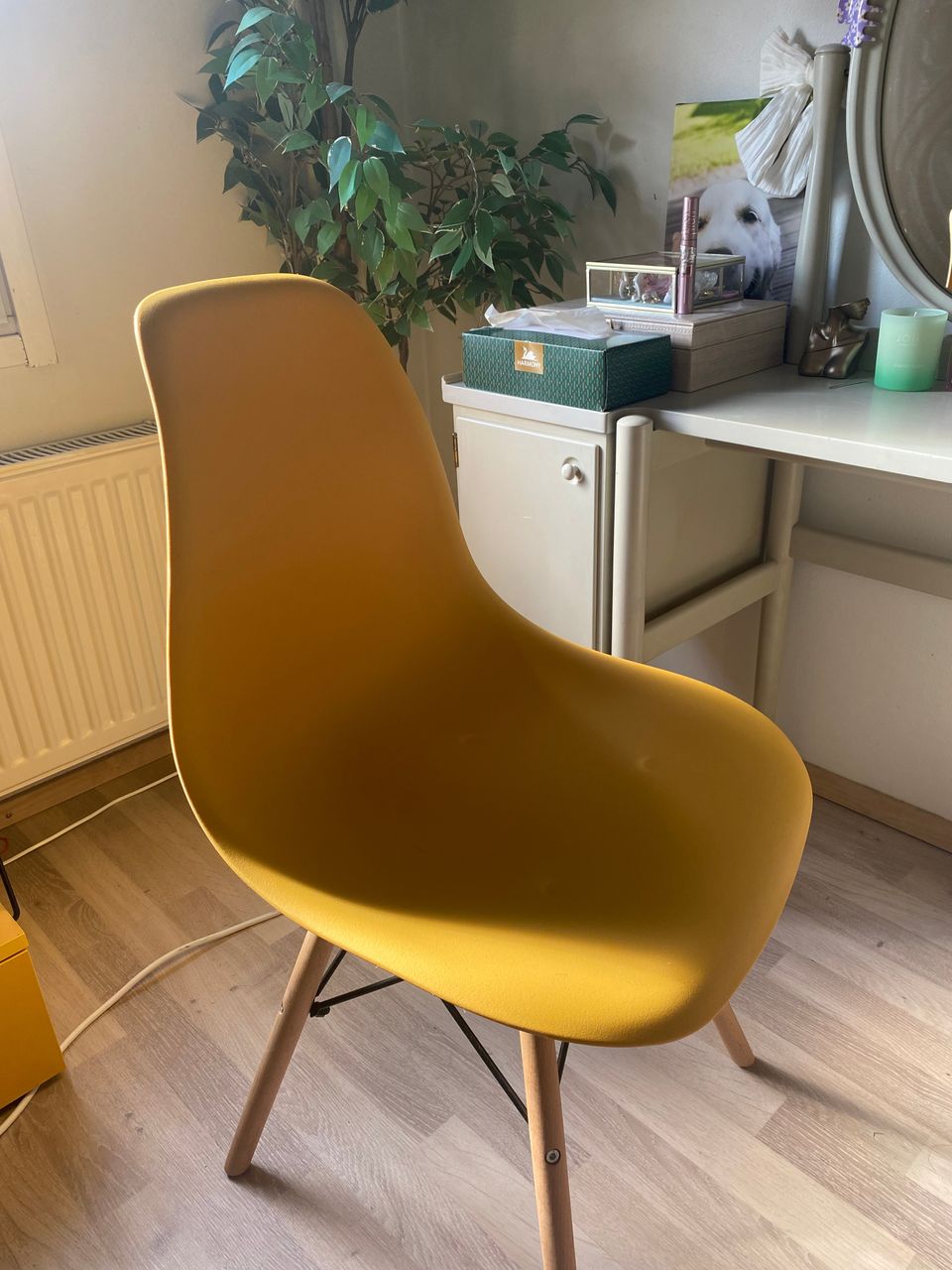 Keltainen tuoli