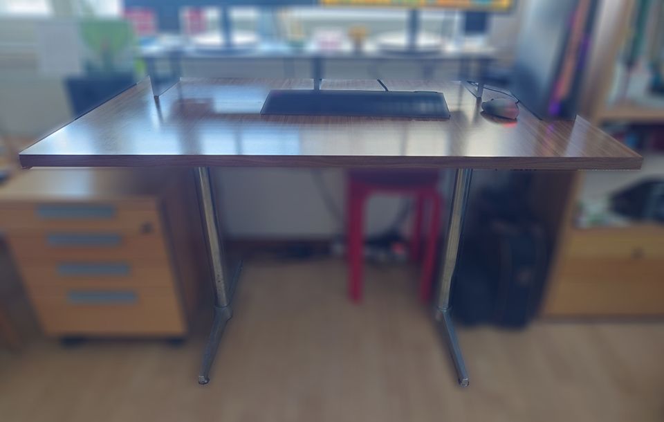Tietokonepöytä