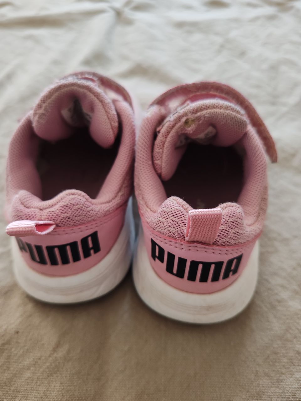 Pinkit puma kengät