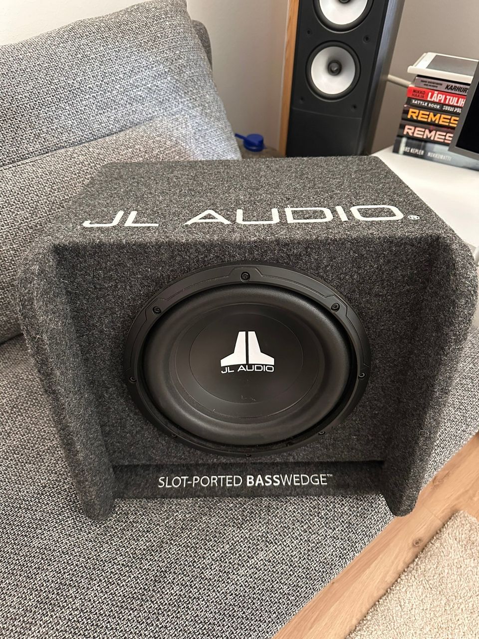 JL Audio 10” + JL audio vahvistin