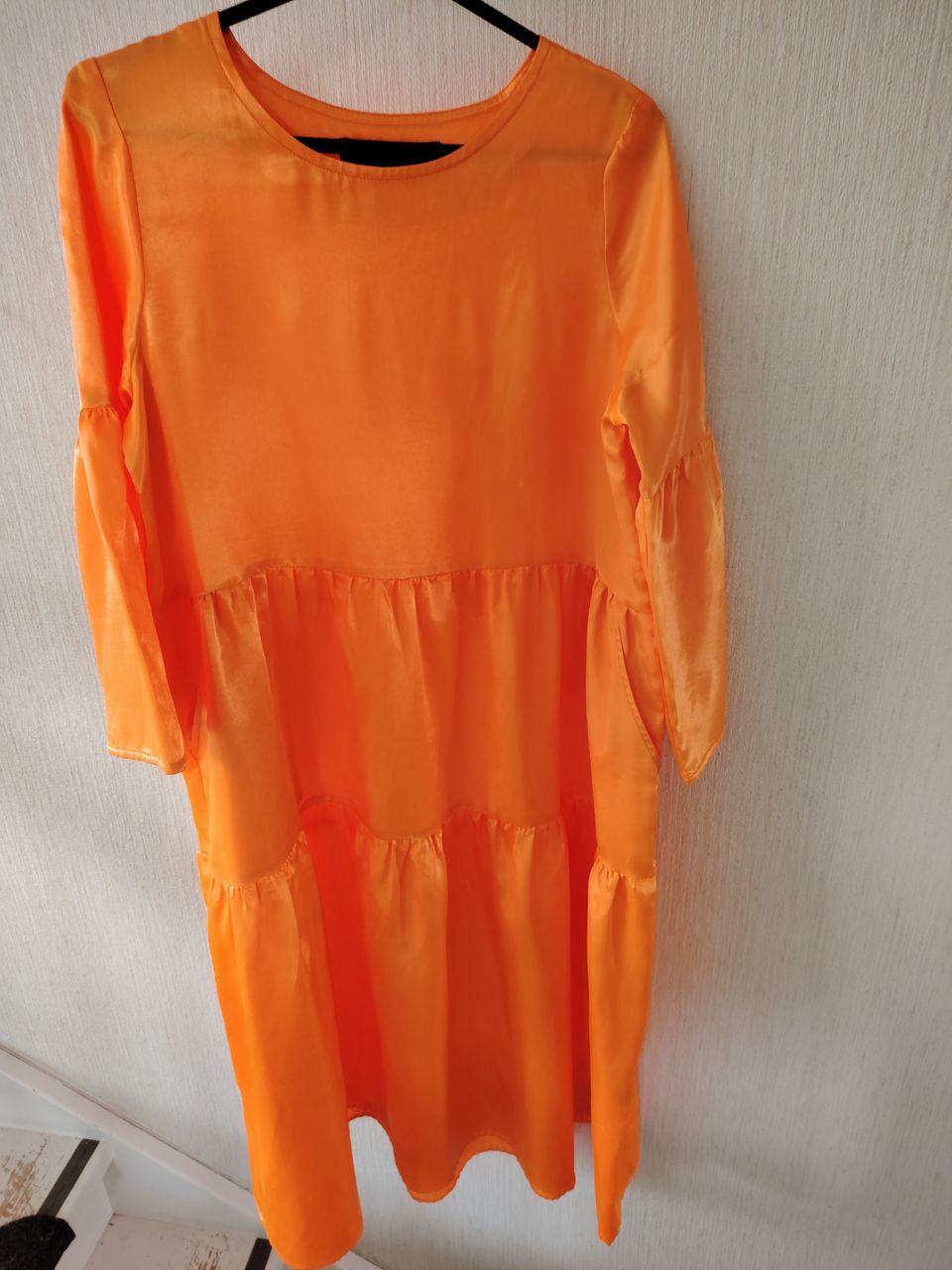 Vimma neon oranssi mekko