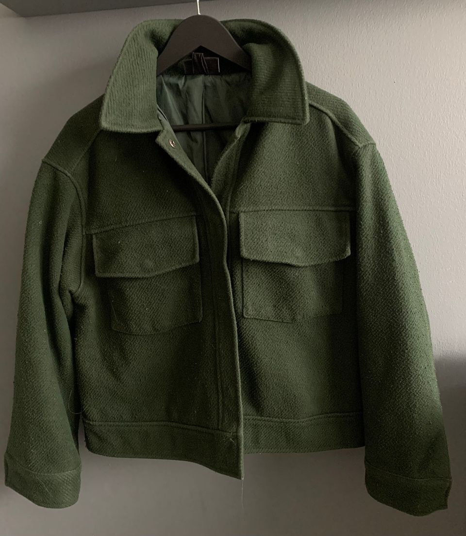 Vihreä takki (Monki)