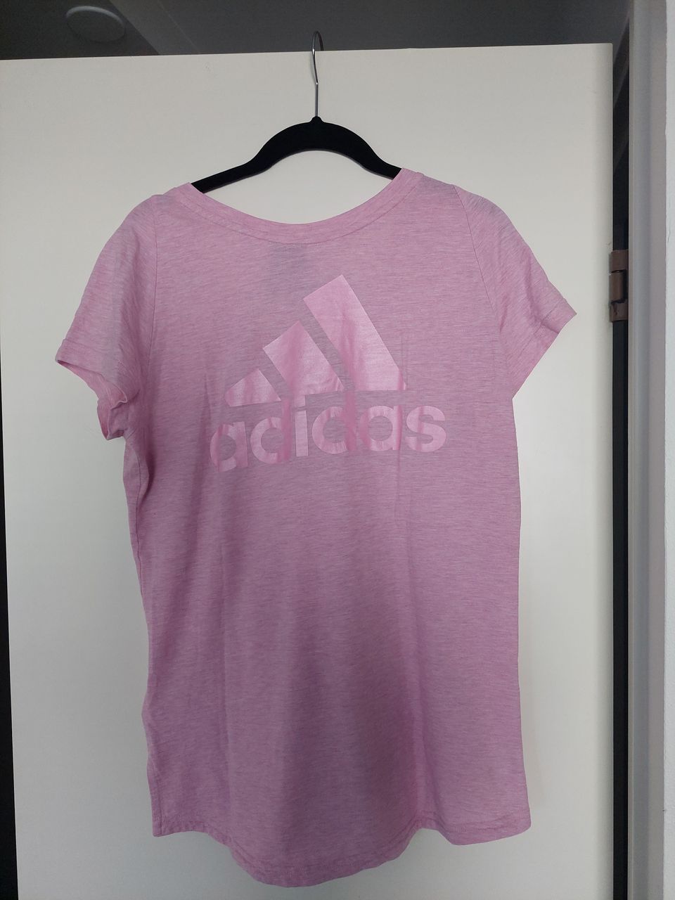 Adidas t-paita