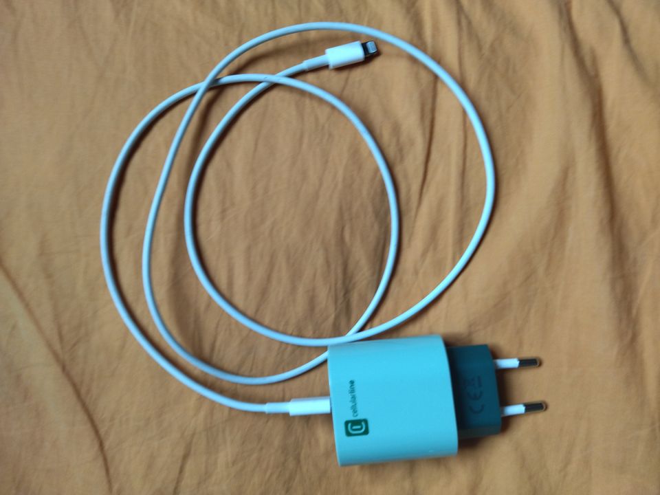 Apple USB + Adapter Cellularline StyleColor Green